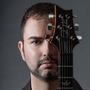 Chitarrista, compositore, turnista, membro dei Mama Mia Queen Tribute.